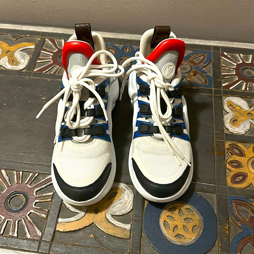 LOUIS VUITTON 
Calfskin Technical Nylon LV Archlight Sneakers 35 Electric Blue